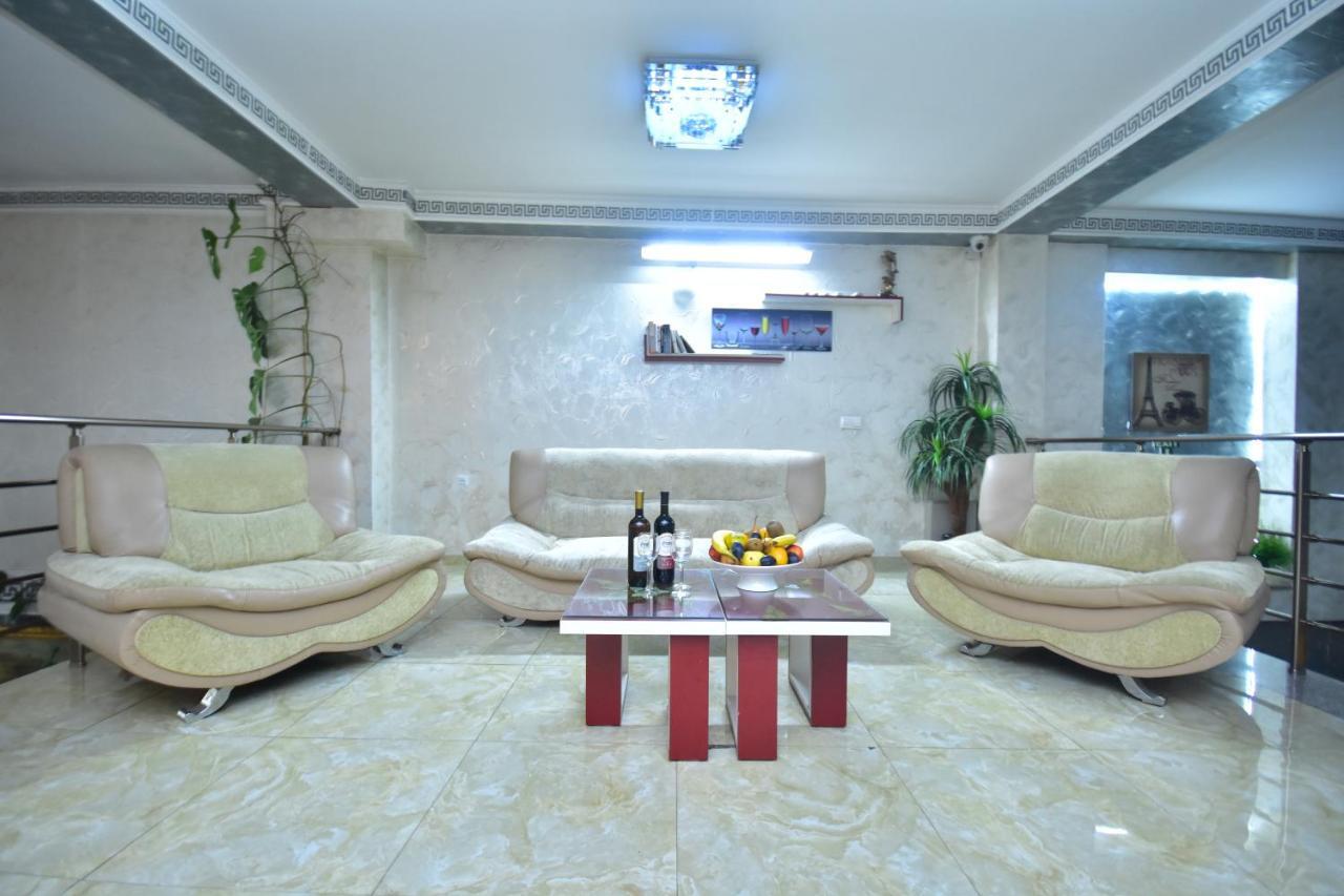 באטומי Hotel Chao מראה חיצוני תמונה